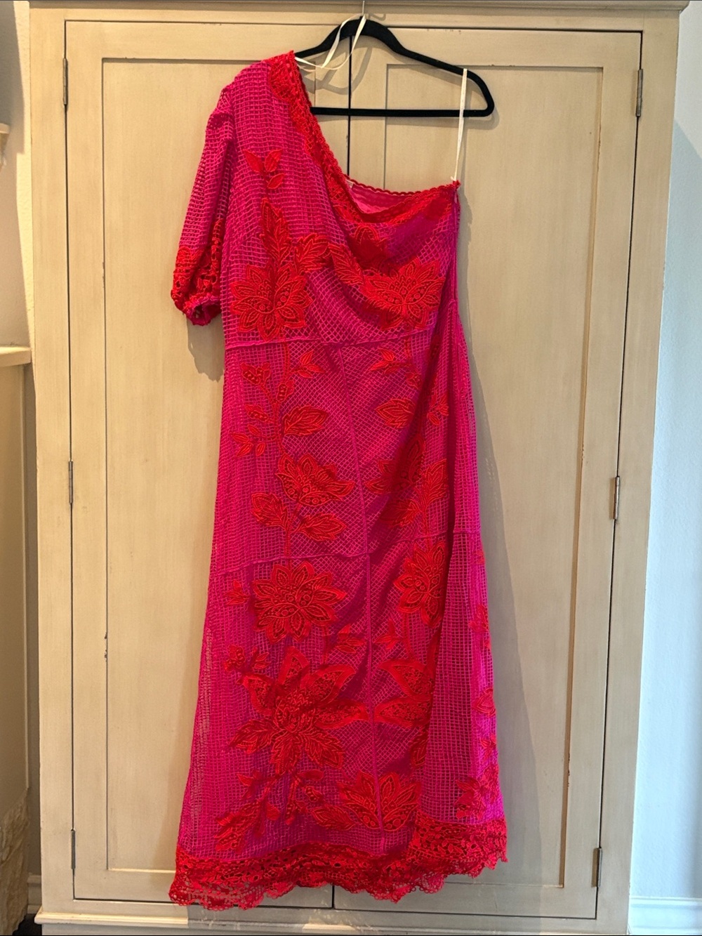 NWT XL FARM Rio One-Shoulder Hot Pink and Red Floral Lace Dress